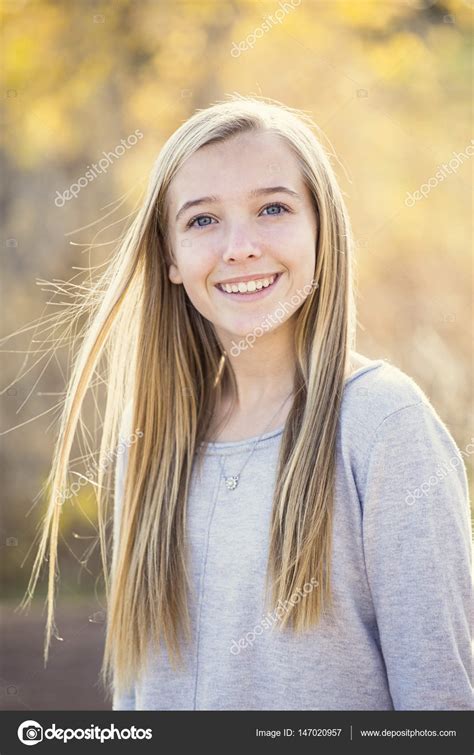 8,790 Happy Smiling Portrait Teenage Girl Blond Hair ...